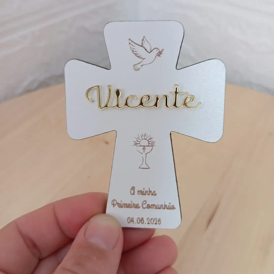 Cruz Personalizada de Primeira Comunhão – com nome em acrílico 1