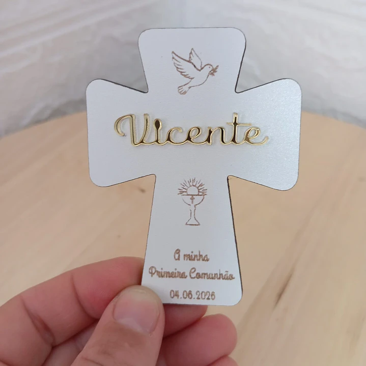 Cruz Personalizada de Primeira Comunhão – com nome em acrílico 1