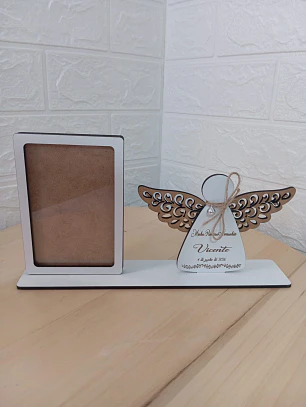 Moldura Anjo personalizada de Primeira Comunhão – com base 