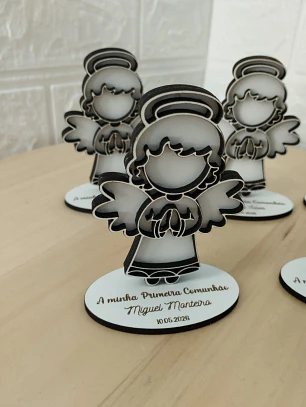 Anjo com silhueta de Primeira Comunhão – com base