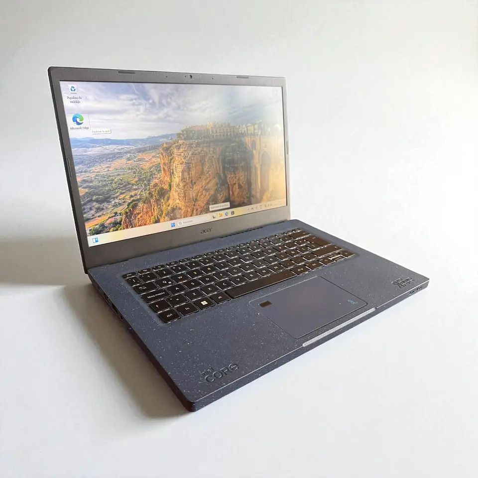 Acer Vero / i5-1235U / 512GB SSD / 8GB RAM / Pantalla 14 Full HD 1
