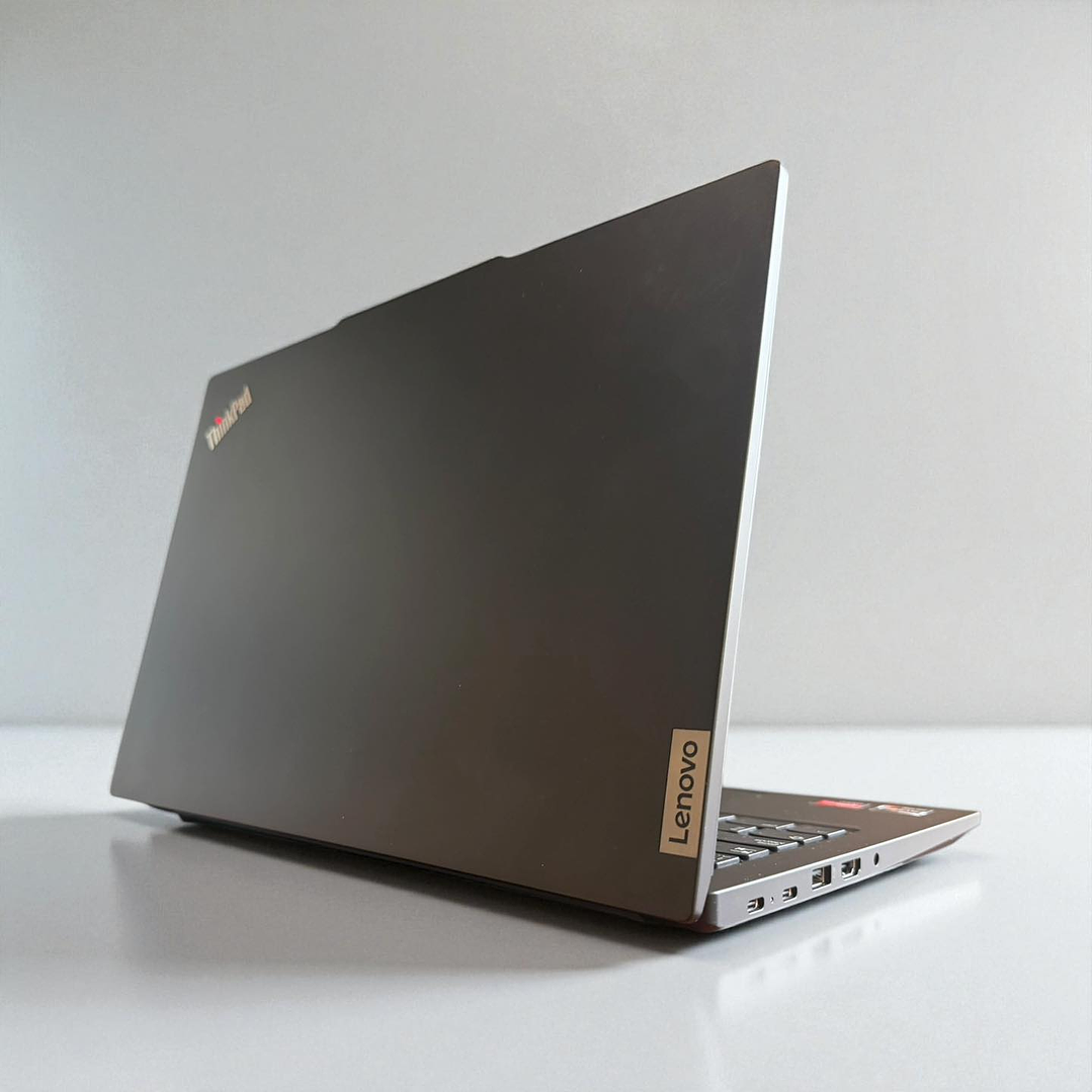 Lenovo Thinkpad E14 Gen 6 / Ryzen 7 7735HS / 16GB RAM / 512GB SSD / Pantalla 14 FHD 2