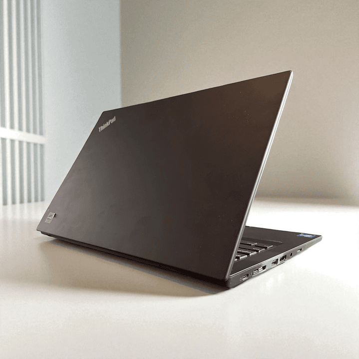 Lenovo Thinkpad P14s Gen 2 / i7-1165G7 / Nvidia Quadro T500 (4GB) / 16GB RAM / Pantalla 14 FHD TOUCH / 512GB SSD 2