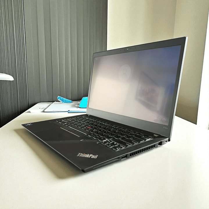 Lenovo Thinkpad P14s Gen 2 / i7-1165G7 / Nvidia Quadro T500 (4GB) / 16GB RAM / Pantalla 14 FHD TOUCH / 512GB SSD 4