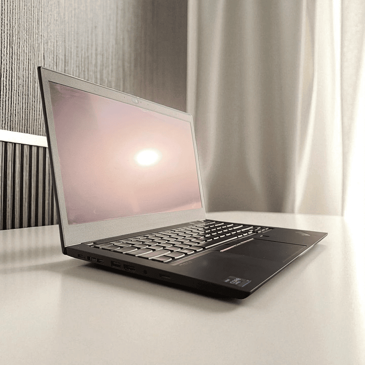 Lenovo Thinkpad P14s Gen 2 / i7-1165G7 / Nvidia Quadro T500 (4GB) / 16GB RAM / Pantalla 14 FHD TOUCH / 512GB SSD 8