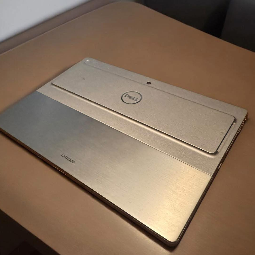 Dell Latitude 7320 Detachable 2 en 1 / i5-1135G7 / 16GB RAM / 512GB SSD / Pantalla 13 Convertible TOUCH 3