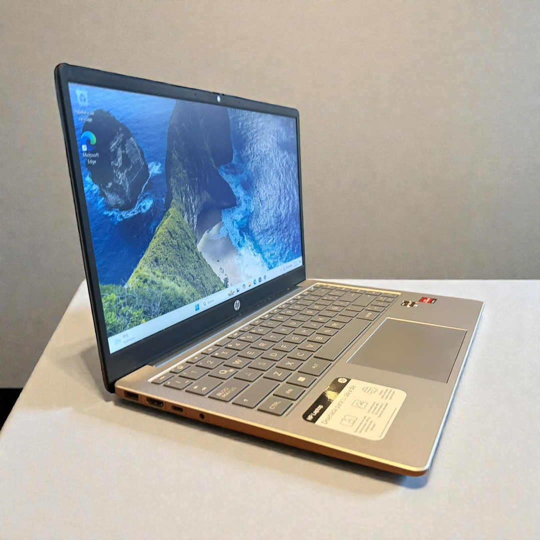 HP 14 EM / Ryzen 3 7320U / 512GB SSD / 8GB RAM / Pantalla 14 FHD 3