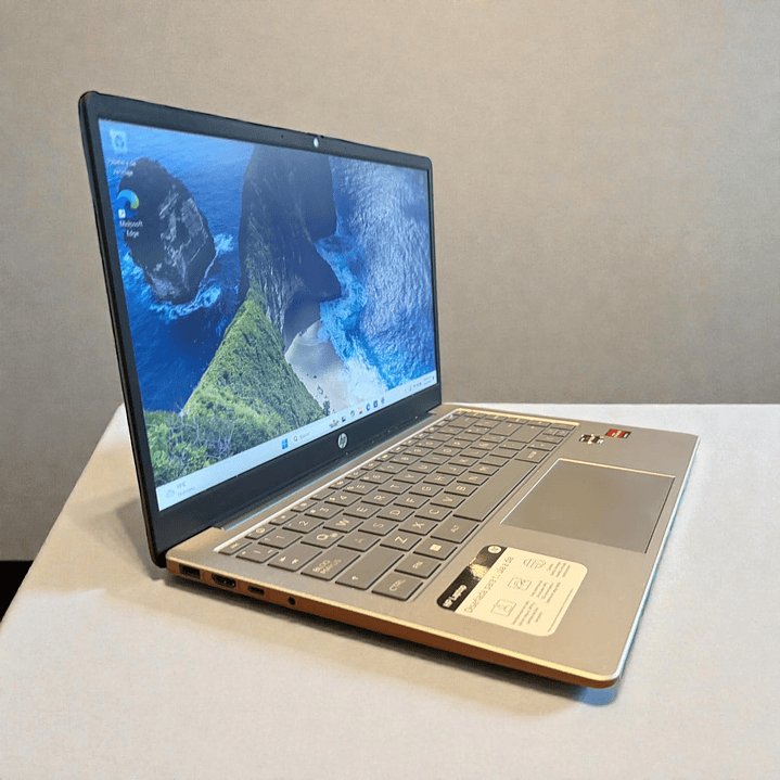HP 14 EM / Ryzen 3 7320U / 512GB SSD / 8GB RAM / Pantalla 14 FHD 3