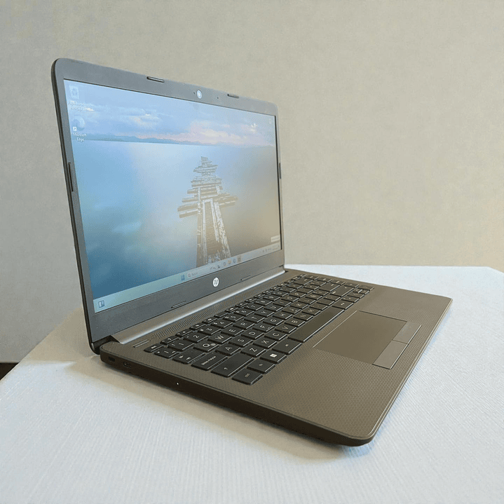 HP 245 G8 / Ryzen 7 5700U / 16GB RAM / 512GB SSD / Pantalla 14 HD 5