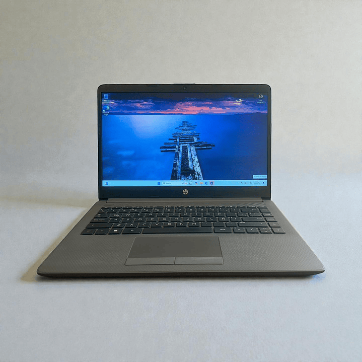 HP 245 G8 / Ryzen 7 5700U / 16GB RAM / 512GB SSD / Pantalla 14 HD 6