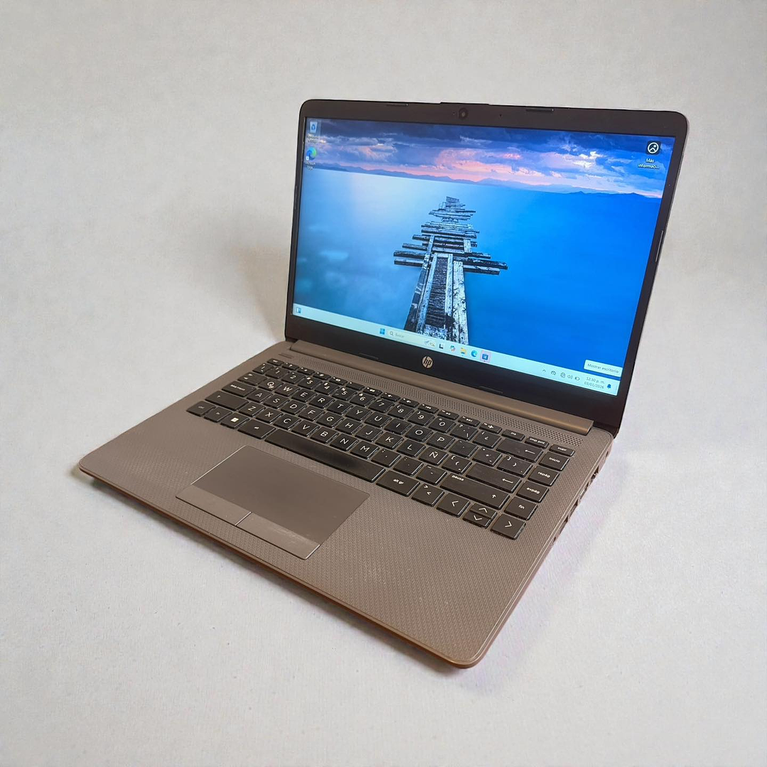 HP 245 G8 / Ryzen 7 5700U / 16GB RAM / 512GB SSD / Pantalla 14 HD 7