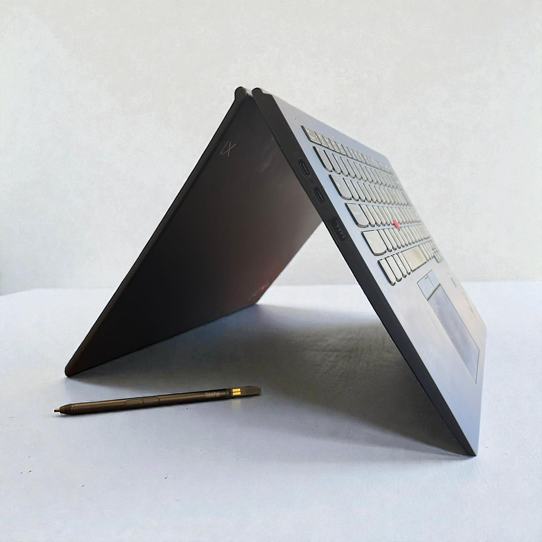 Lenovo Thinkpad X1 Yoga 3ra Gen / i7-8650U / 16GB RAM / 512GB SSD / Pantalla 14 FHD TOUCH Convertible 1