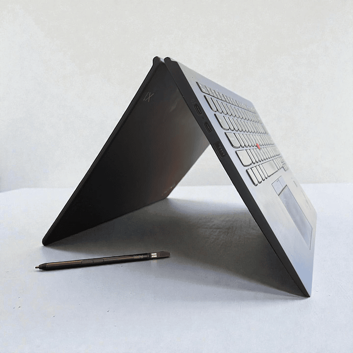 Lenovo Thinkpad X1 Yoga 3ra Gen / i7-8650U / 16GB RAM / 512GB SSD / Pantalla 14 FHD TOUCH Convertible 1