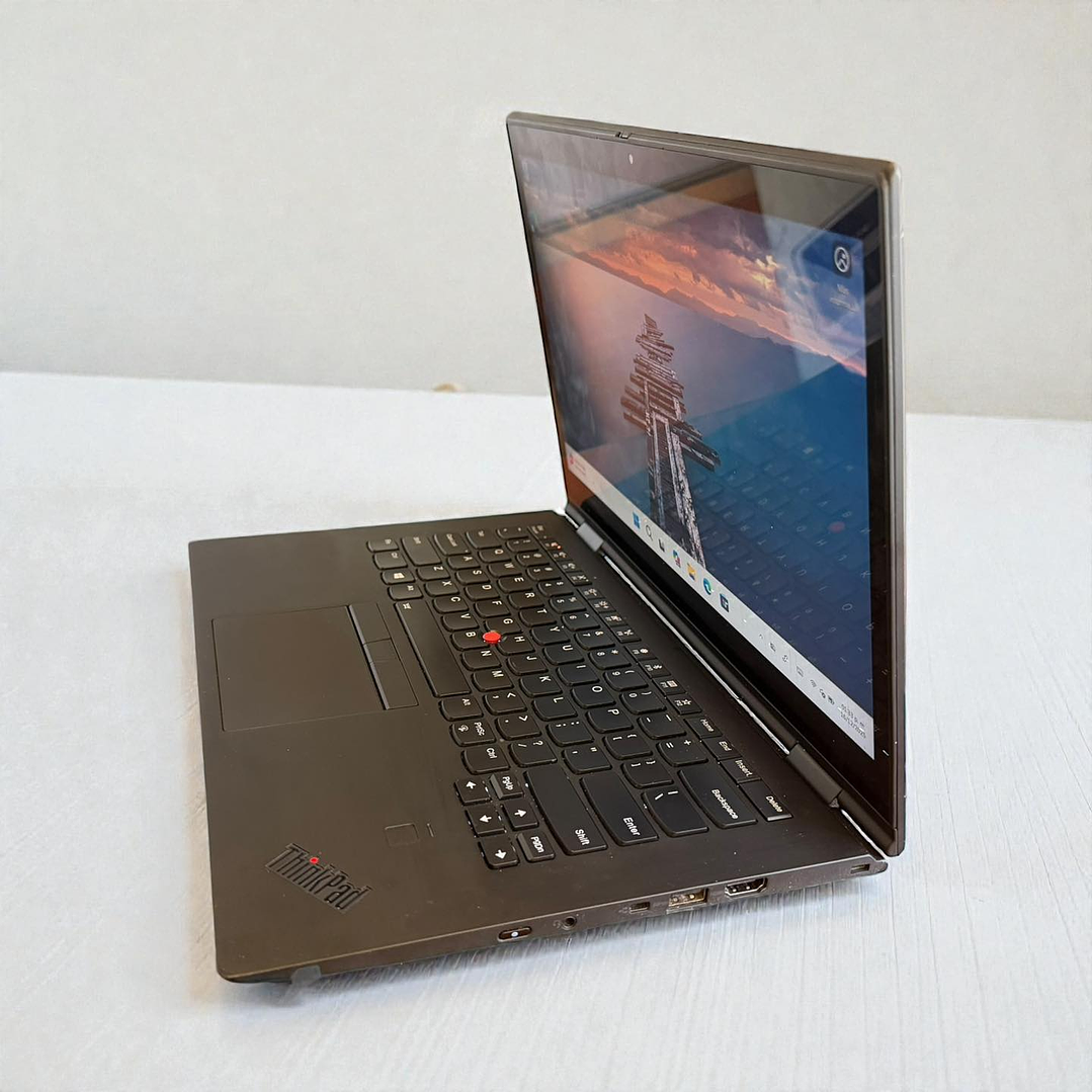 Lenovo Thinkpad X1 Yoga 3ra Gen / i7-8650U / 16GB RAM / 512GB SSD / Pantalla 14 FHD TOUCH Convertible 5