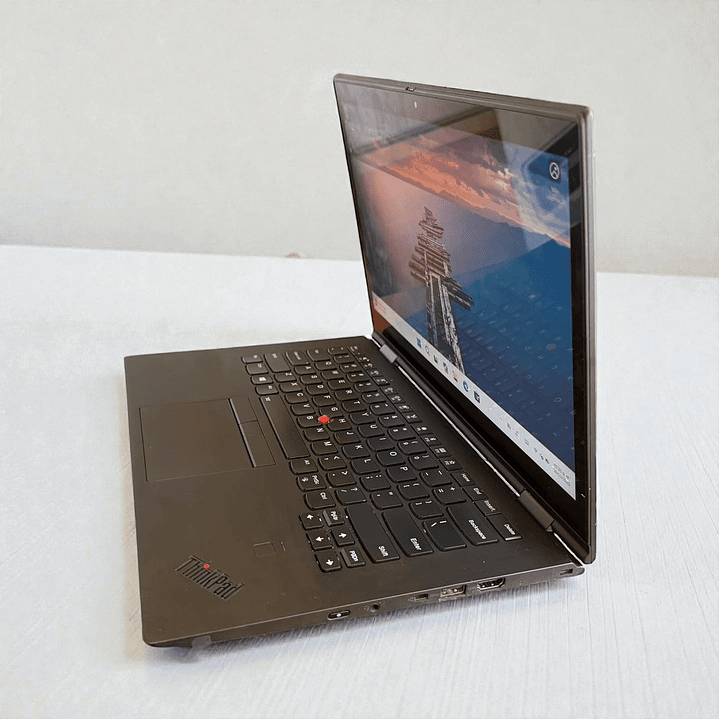 Lenovo Thinkpad X1 Yoga 3ra Gen / i7-8650U / 16GB RAM / 512GB SSD / Pantalla 14 FHD TOUCH Convertible 5