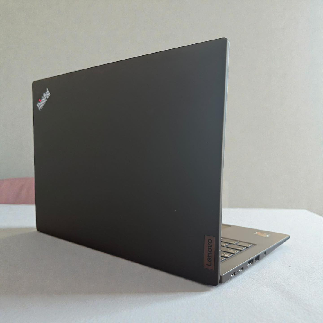 Lenovo Thinkpad T14s Gen 3 / AMD Ryzen 7 PRO 6850U / 16GB RAM / 256GB SSD / Pantalla 14 FHD 2