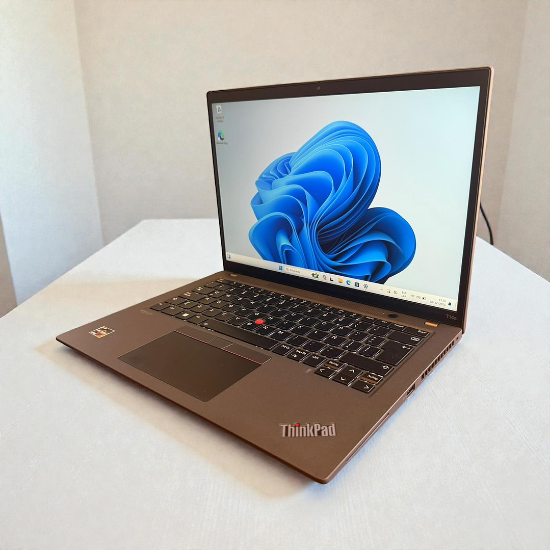 Lenovo Thinkpad T14s Gen 3 / AMD Ryzen 7 PRO 6850U / 16GB RAM / 256GB SSD / Pantalla 14 FHD 5