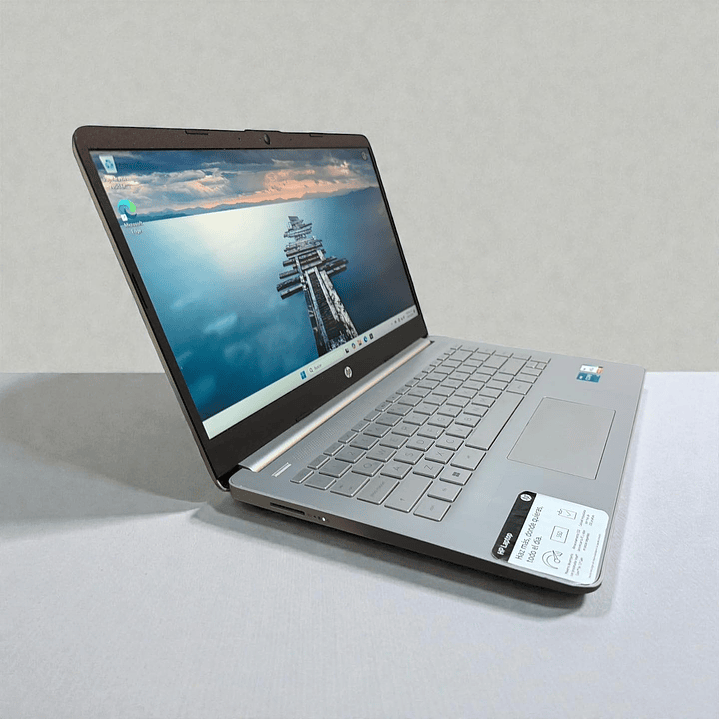 HP 14 DQ / i5-1235U / 512GB SSD / 8GB RAM / Pantalla 14 FHD 4