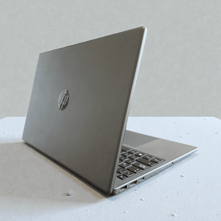 HP 255 G10 / Ryzen 7 7730U / 32GB RAM / 512GB SSD / Pantalla 15,6 HD 3