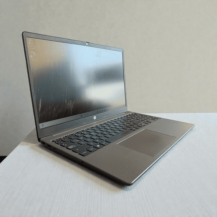 HP 255 G10 / Ryzen 7 7730U / 32GB RAM / 512GB SSD / Pantalla 15,6 HD 4