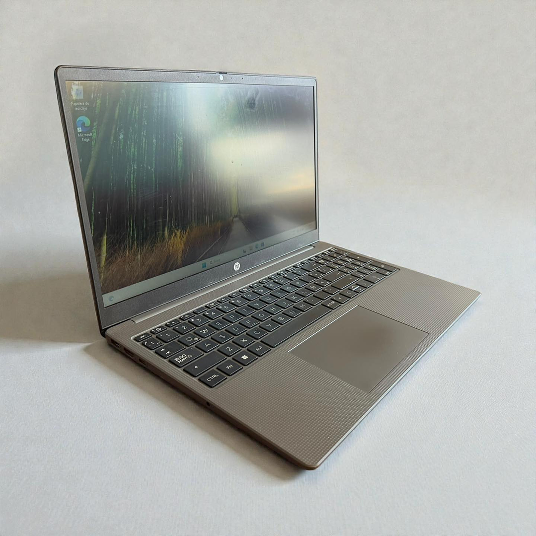 HP 255 G10 / Ryzen 7 7730U / 32GB RAM / 512GB SSD / Pantalla 15,6 HD 7