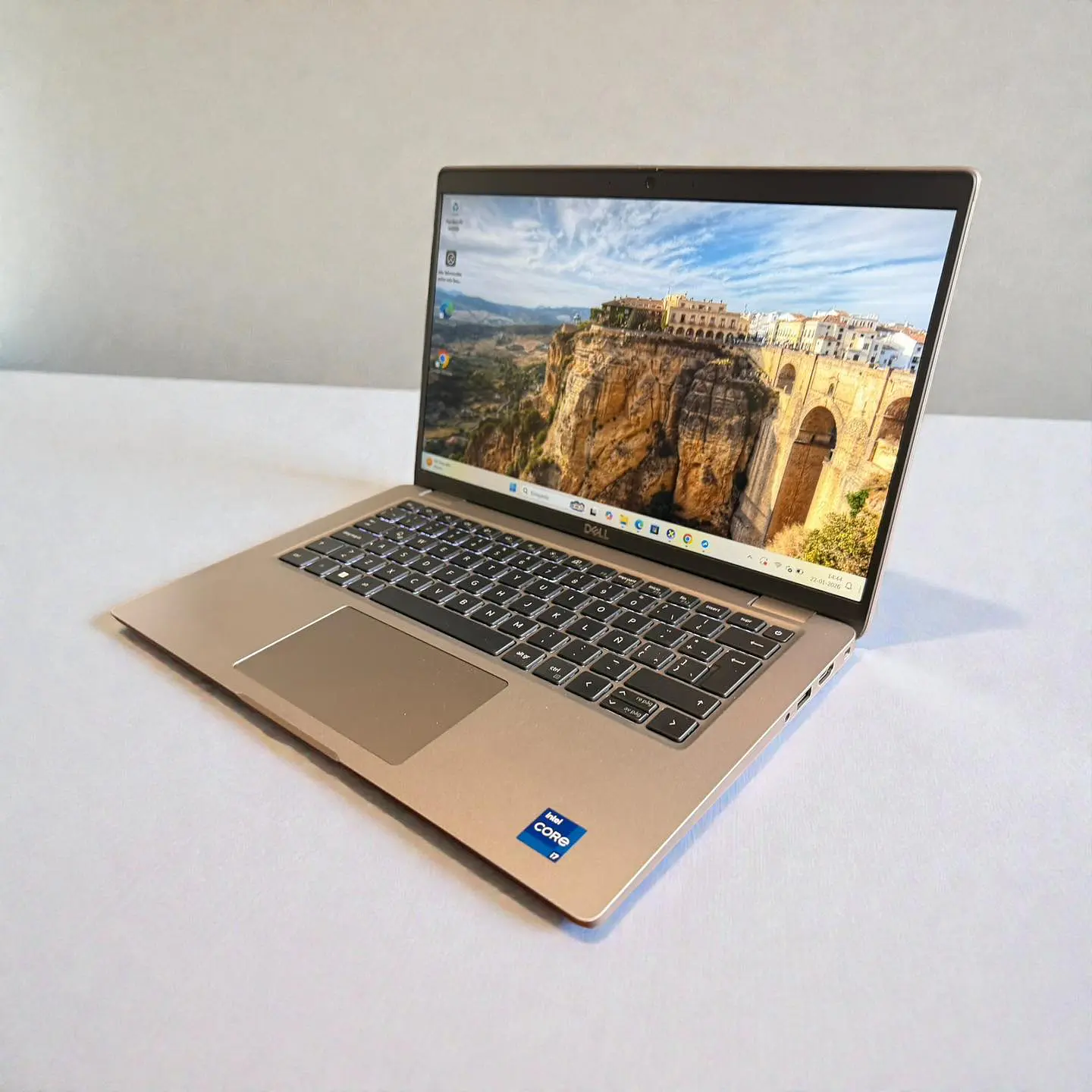 Dell latitude 5440 / i7-1355U / 16GB RAM / 256GB SSD / Pantalla 14 FHD 5