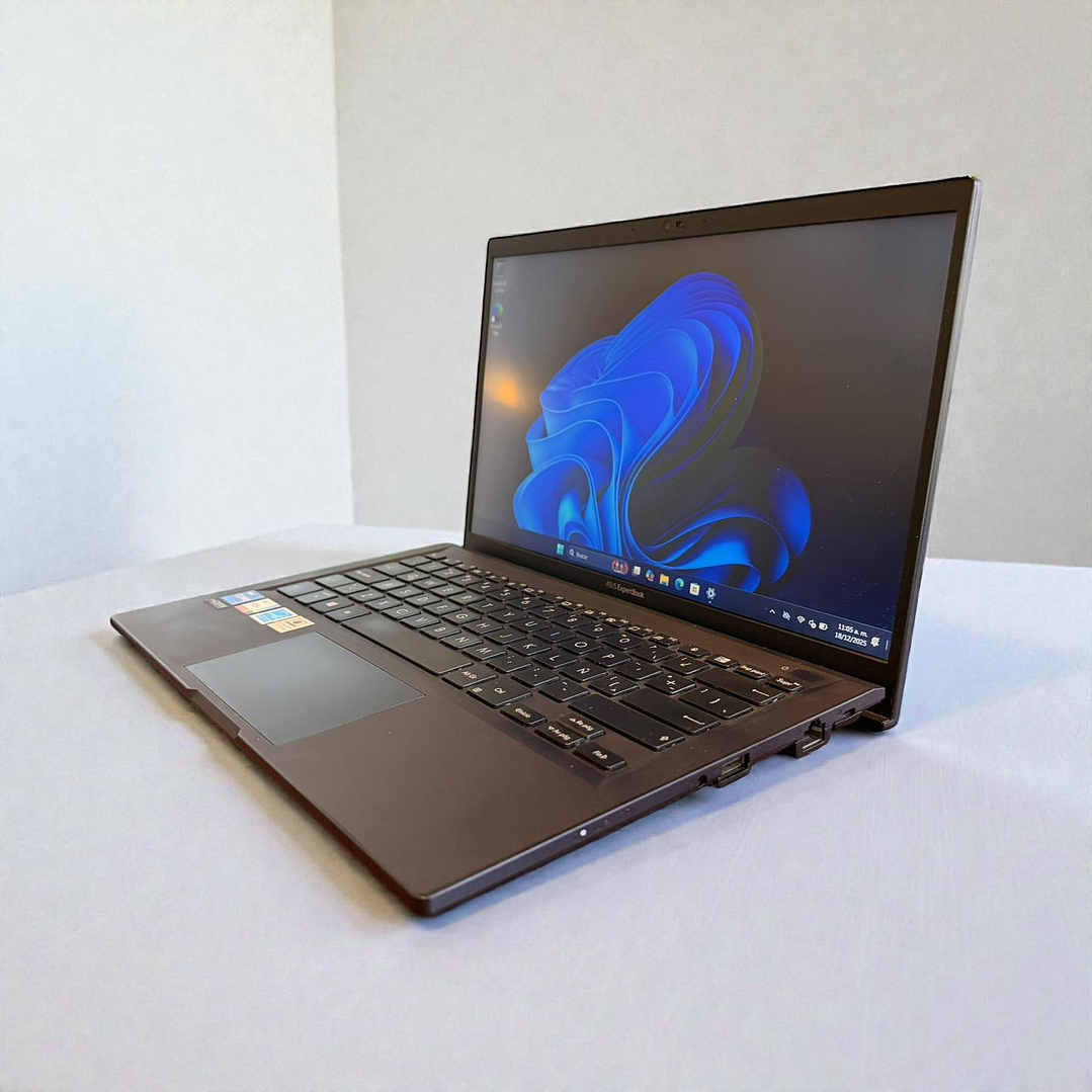 Asus Xpertbook B1400 / i7-1165G7 / 8GB RAM / 256GB SSD / Pantalla 14 FHD 4