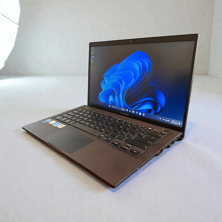 Asus Xpertbook B1400 / i7-1165G7 / 8GB RAM / 256GB SSD / Pantalla 14 FHD 5