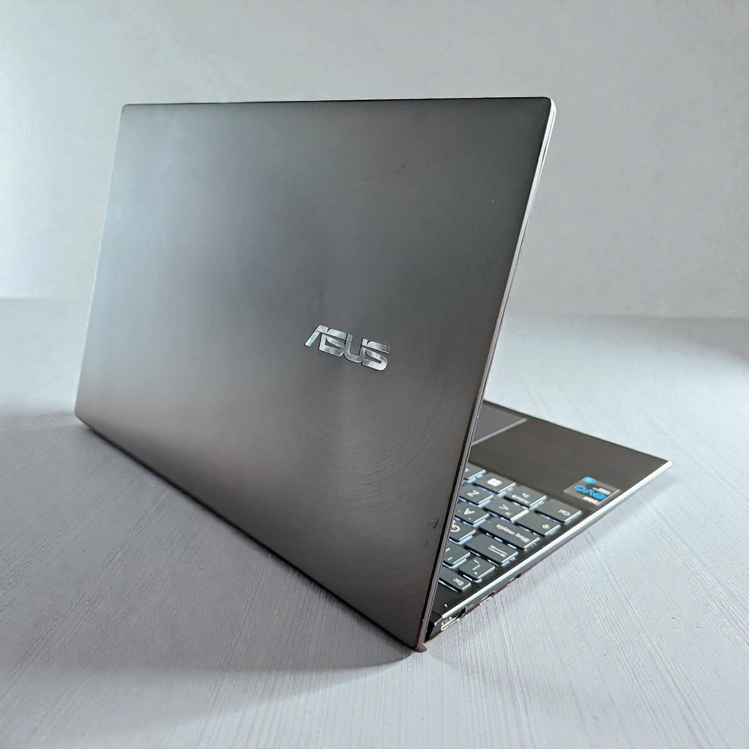 Asus Zenbook 13 Oled UX325 / Intel i7-1165G7 / 16GB RAM / 512GB SSD / Pantalla 13,3 OLED FHD 2