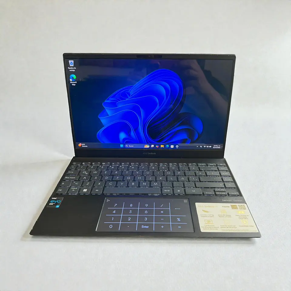 Asus Zenbook 13 Oled UX325 / Intel i7-1165G7 / 16GB RAM / 512GB SSD / Pantalla 13,3 OLED FHD 1