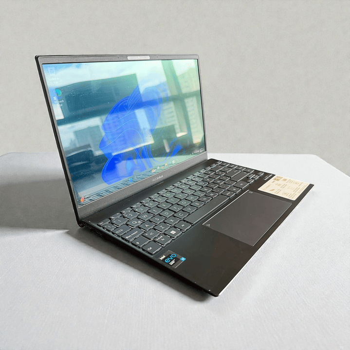 Asus Zenbook 13 Oled UX325 / Intel i7-1165G7 / 16GB RAM / 512GB SSD / Pantalla 13,3 OLED FHD 6