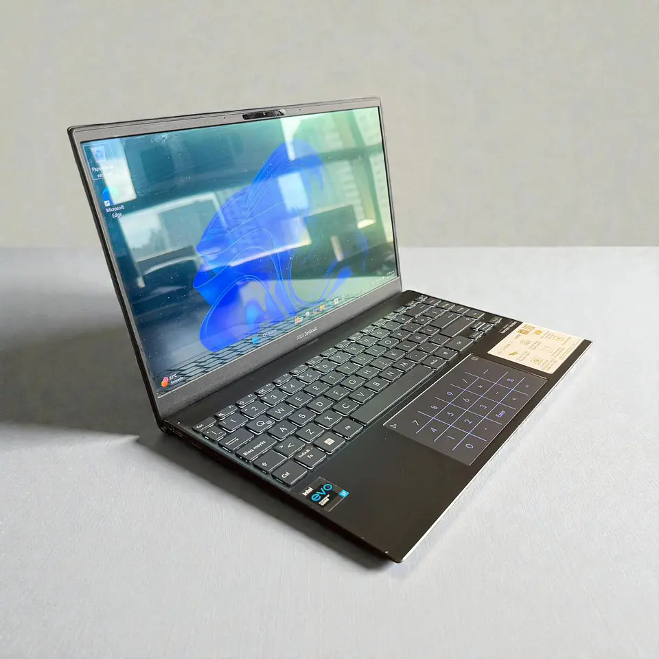 Asus Zenbook 13 Oled UX325 / Intel i7-1165G7 / 16GB RAM / 512GB SSD / Pantalla 13,3 OLED FHD 7