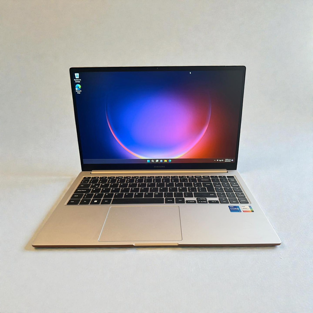 Notebook Samsung Galaxy Book 4 / i7-1355U / 16GB RAM / 512GB SSD / Pantalla 15,6 FHD 7