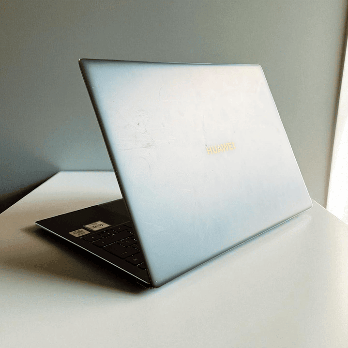 Huawei Matebook X Pro / i7-10510U / Nvidia MX250 / 1TB SSD / 16GB RAM / Pantalla 13,9 FHD TOUCH 3