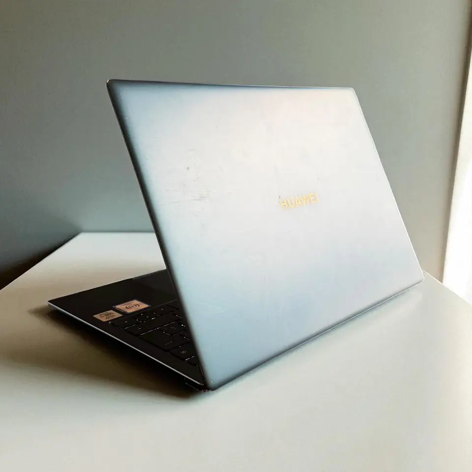 Huawei Matebook X Pro / i7-10510U / Nvidia MX250 / 1TB SSD / 16GB RAM / Pantalla 13,9 FHD TOUCH 3
