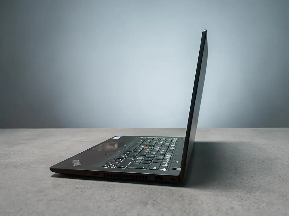 Thinkpad T14 Gen 2 / i7-1165G7 / 24GB RAM / 1TB SSD / Pantalla 14 FHD 3