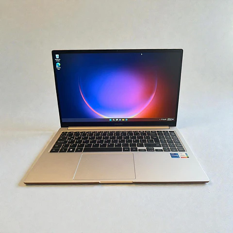Samsung GalaxyBook 4 / i7-1355U / 16GB RAM / 512GB SSD / Pantalla 15,6 FHD