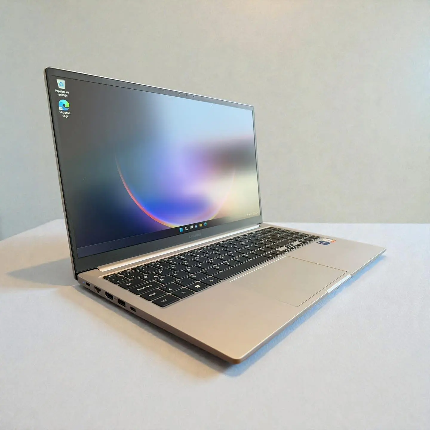 Samsung GalaxyBook 4 / i7-1355U / 16GB RAM / 512GB SSD / Pantalla 15,6 FHD 3