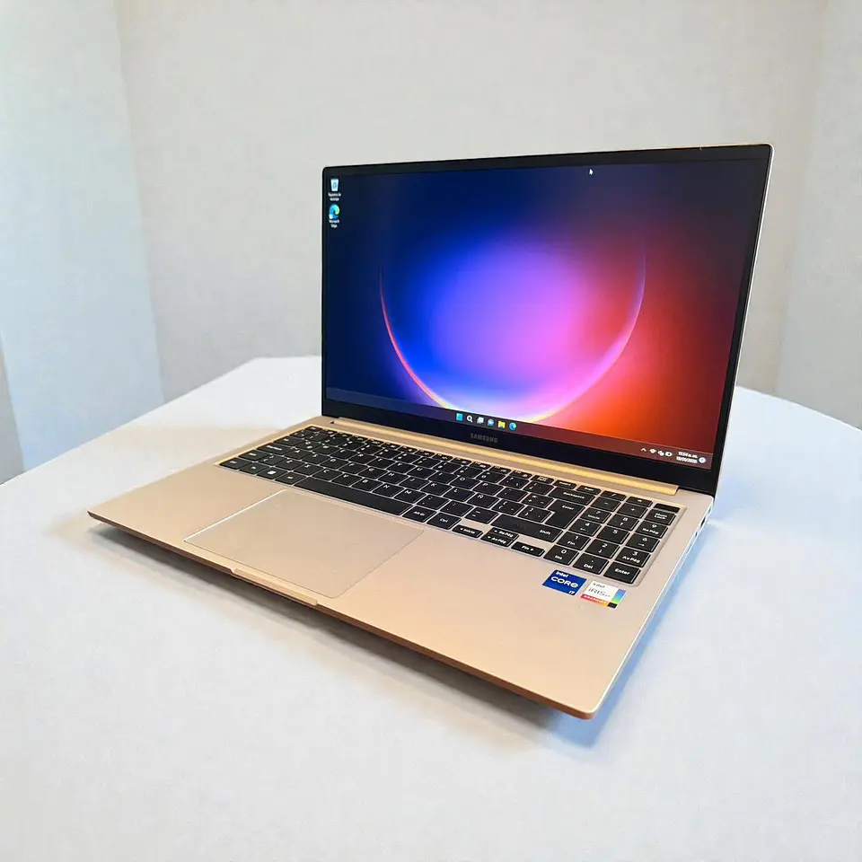 Samsung GalaxyBook 4 / i7-1355U / 16GB RAM / 512GB SSD / Pantalla 15,6 FHD 4