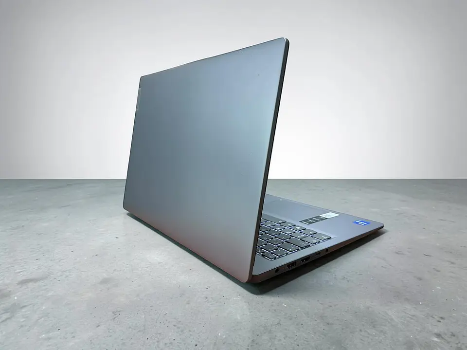 Lenovo ideapad Slim 3i / i7-13620H / 16GB RAM / 512GB SSD / Pantalla 16 FHD Touch 2