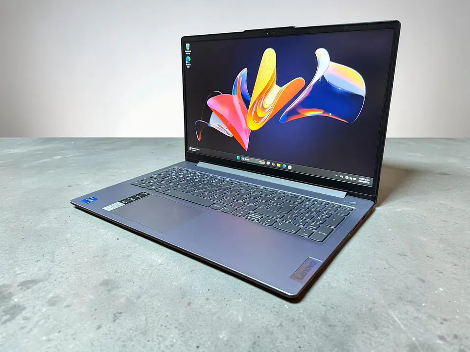 Lenovo ideapad Slim 3i / i7-13620H / 16GB RAM / 512GB SSD / Pantalla 16 FHD Touch 4