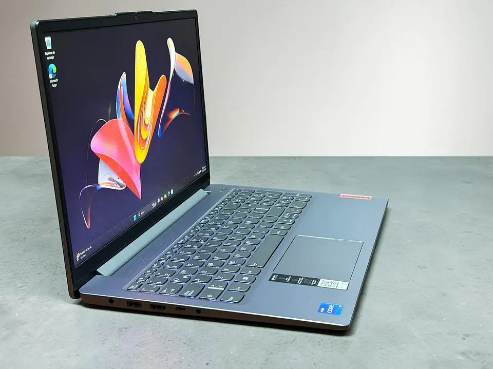 Lenovo ideapad Slim 3i / i7-13620H / 16GB RAM / 512GB SSD / Pantalla 16 FHD Touch 7