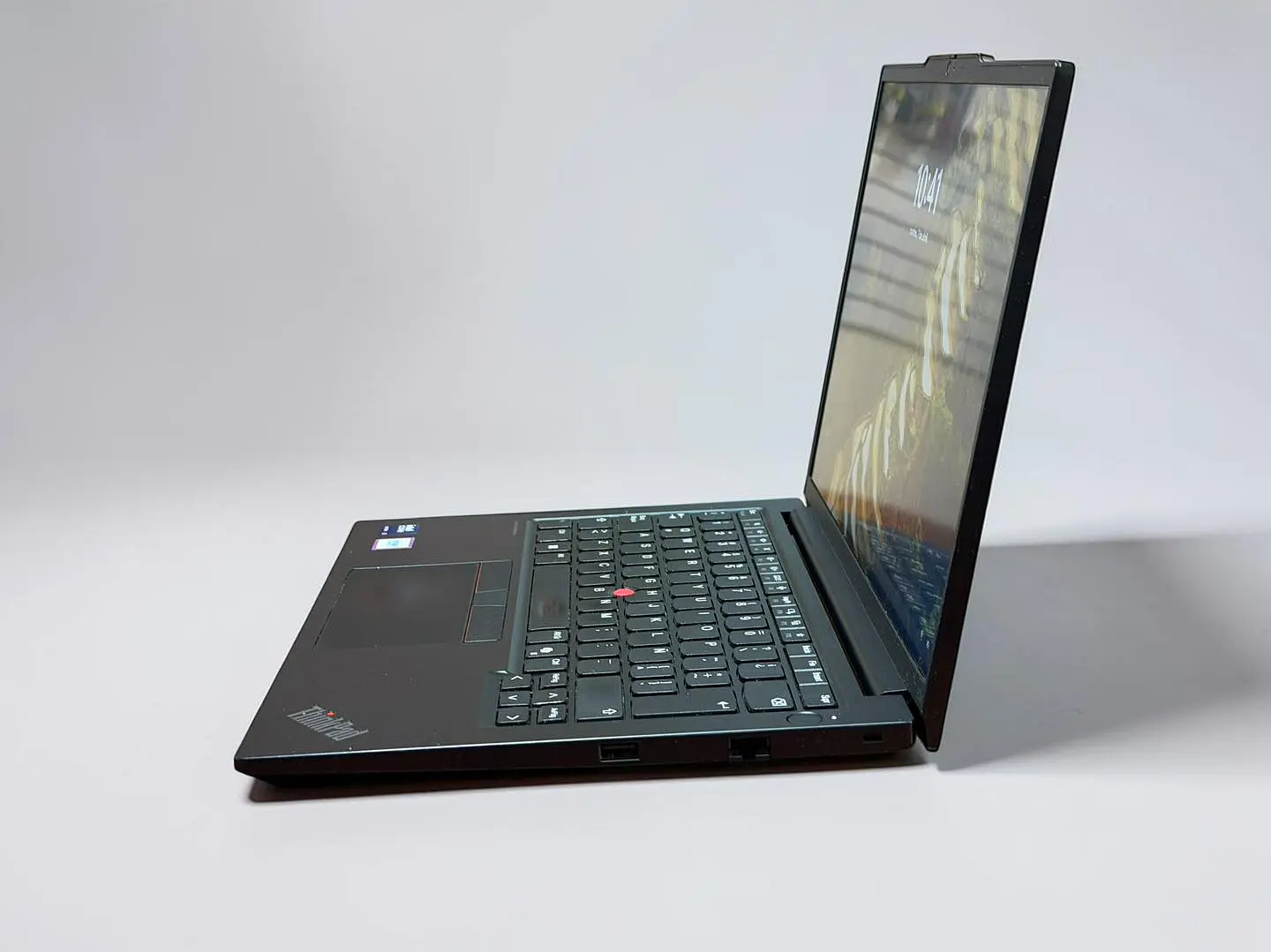 Lenovo Thinkpad E14 Gen 6 / Ultra 5 125U / 16GB RAM / 512GB SSD / Pantalla 14 FHD 2