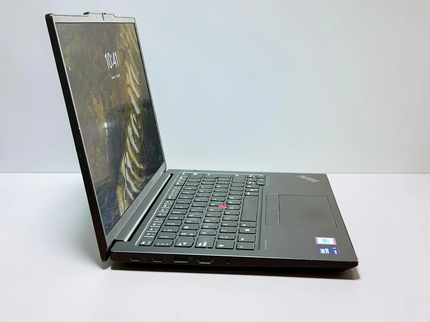 Lenovo Thinkpad E14 Gen 6 / Ultra 5 125U / 16GB RAM / 512GB SSD / Pantalla 14 FHD 5