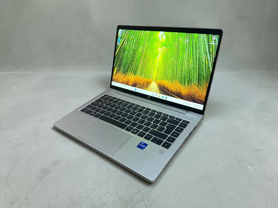 HP Probook 440 G9 / i5-1235U / 512GB SSD / 8GB RAM / Pantalla 14 FHD 3