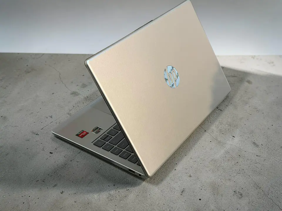 HP 14 EM / Ryzen 7 7330U / 512GB SSD / Pantalla 14 FHD / 8GB RAM 2
