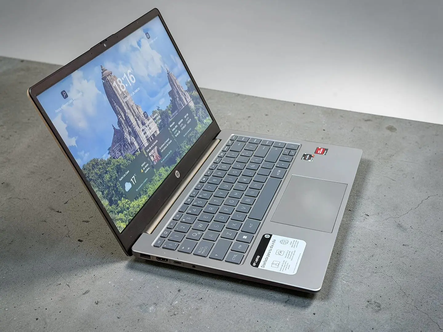 HP 14 EM / Ryzen 7 7330U / 512GB SSD / Pantalla 14 FHD / 8GB RAM 8