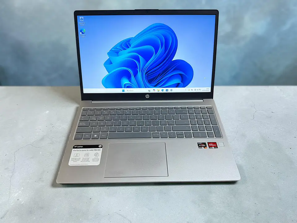 HP 15 FC022LA / Ryzen 7 7730U / 16GB RAM / 512GB SSD / Pantalla 15,6 FHD 7