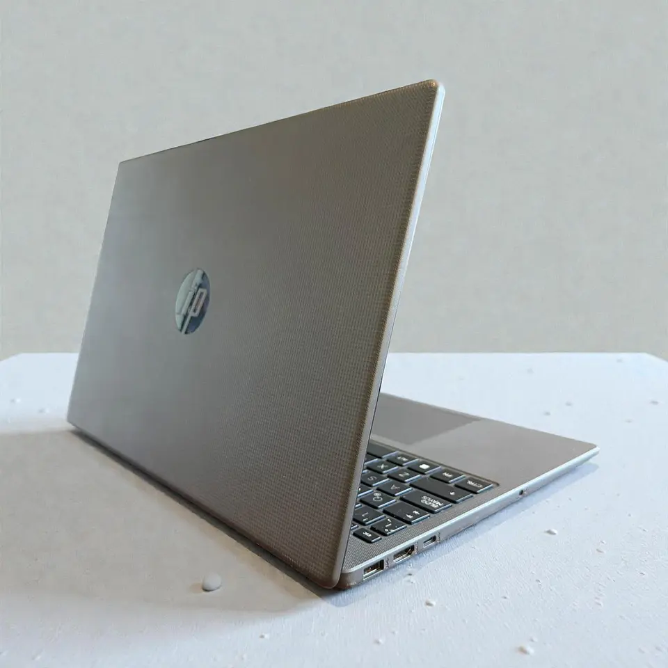 HP 255 G10 / Ryzen 7 7730U / 16GB RAM / 512GB SSD / Pantalla 15,6 HD 2