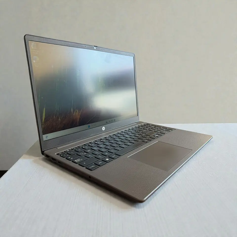 HP 255 G10 / Ryzen 7 7730U / 16GB RAM / 512GB SSD / Pantalla 15,6 HD 4